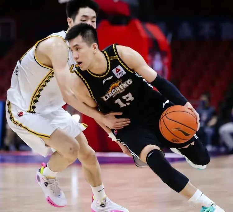 欧洲俱乐部夺得大洲篮球最佳荣耀,掌声雷动 欧洲俱乐部夺得大洲篮球最佳荣耀,掌声雷动