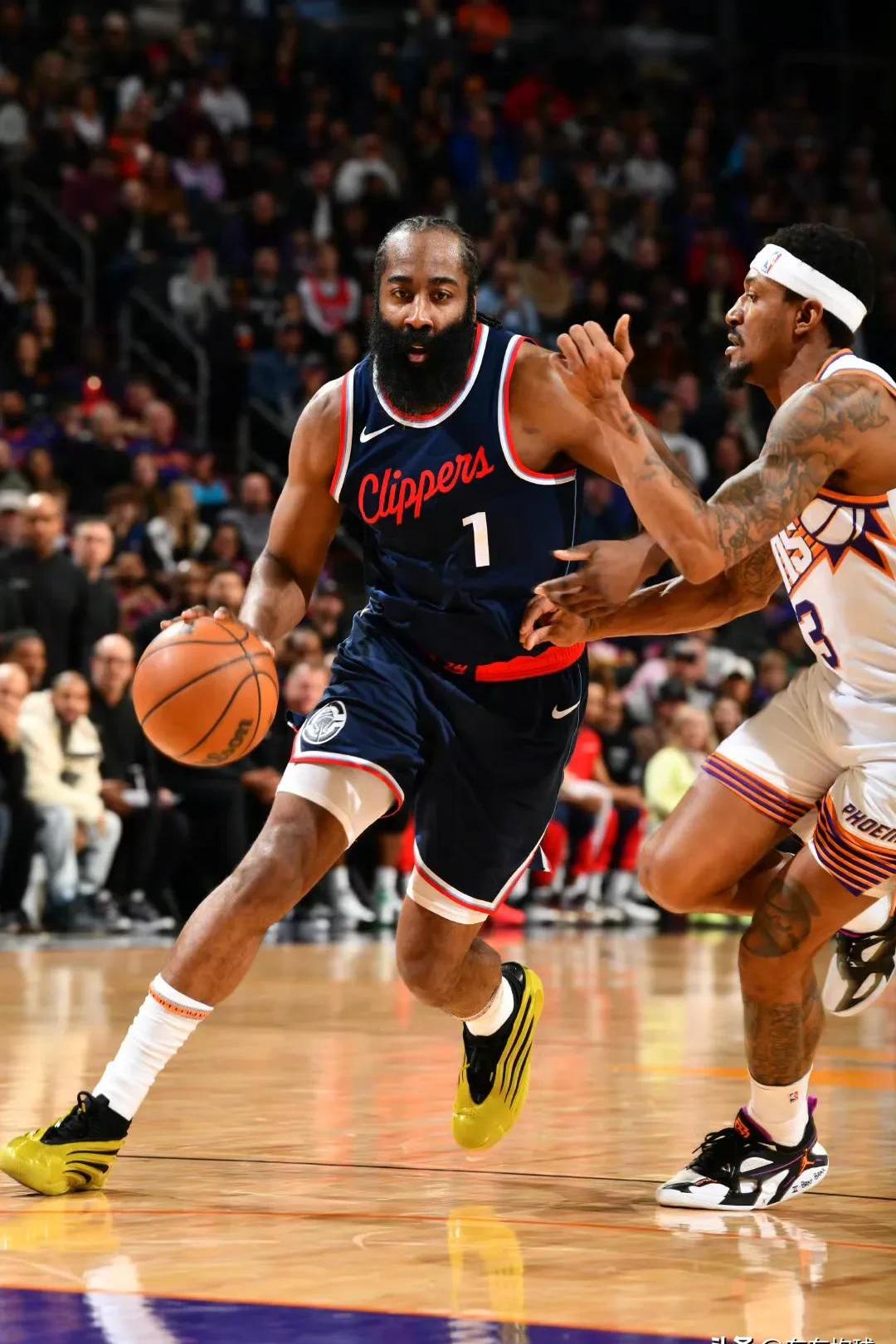 尼克斯绝杀鹈鹕，哈登三分雨点燃全场