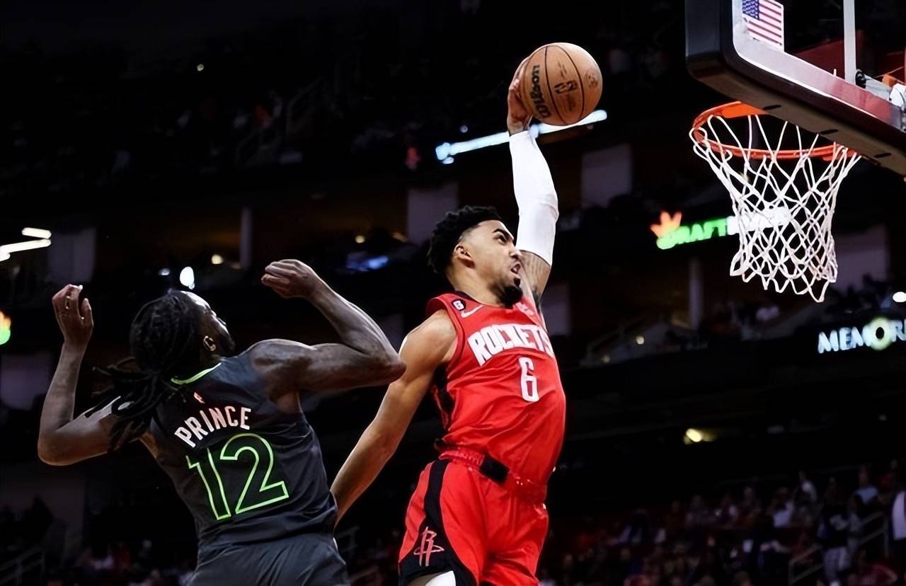 包含快船翻盘深圳队，范弗利特点燃赛场的词条